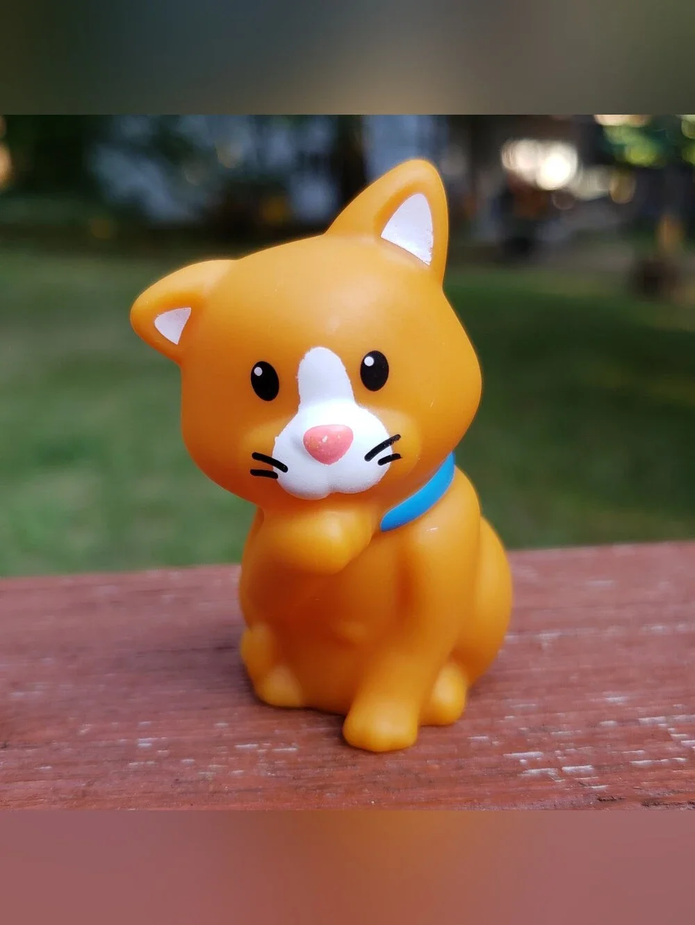2015 Mattel Fisher-Price Little People Orange Cat With Paw Up